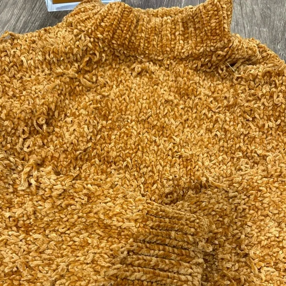 UO Milo Chenille Cropped Distressed Mock-Neck Sweater - Picture 3 of 9